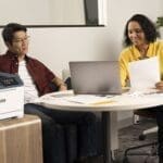 Xerox® C410 Imprimante couleur en situation au travail